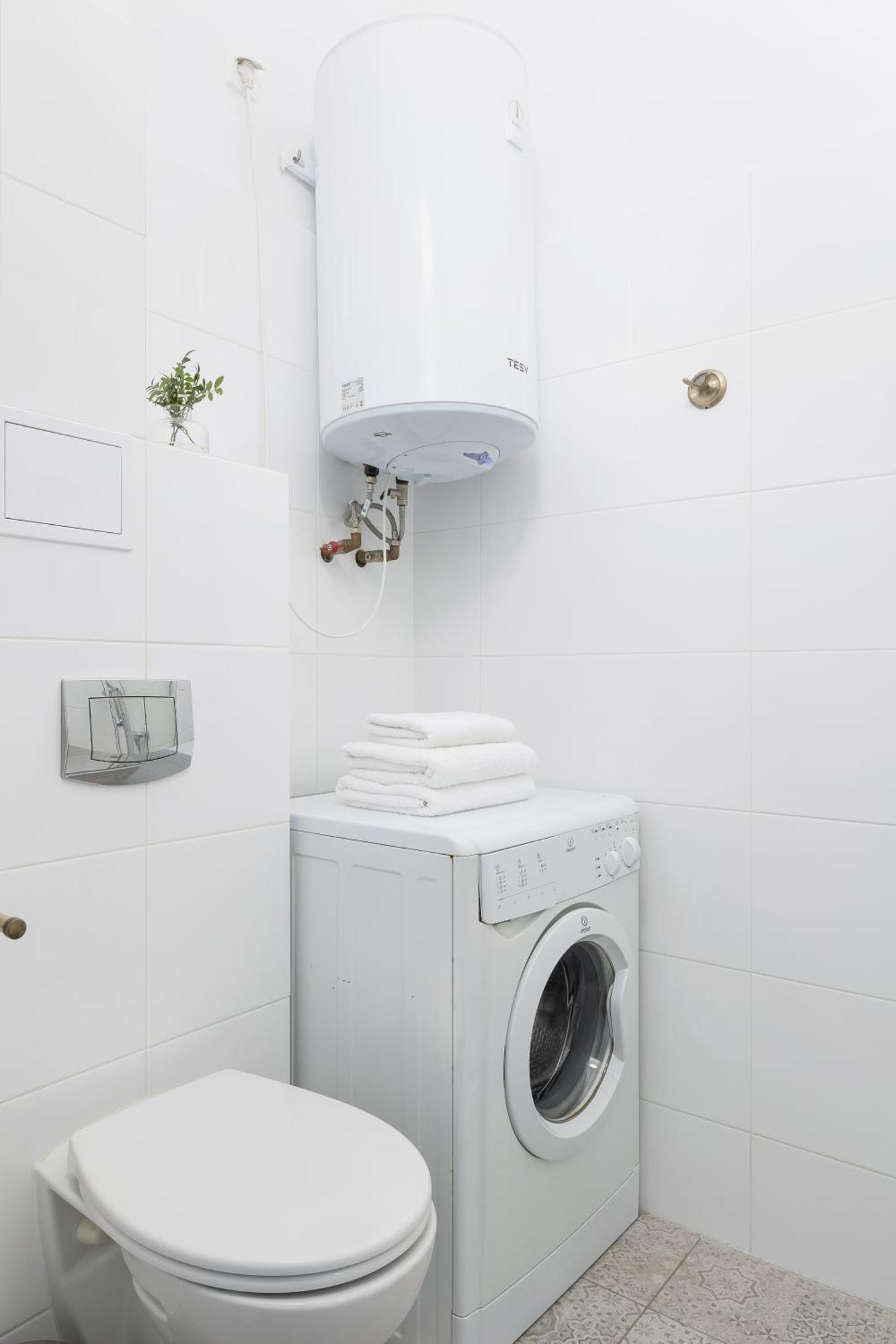1-Bedroom Apartment - 65 Dluga Street Краків Екстер'єр фото