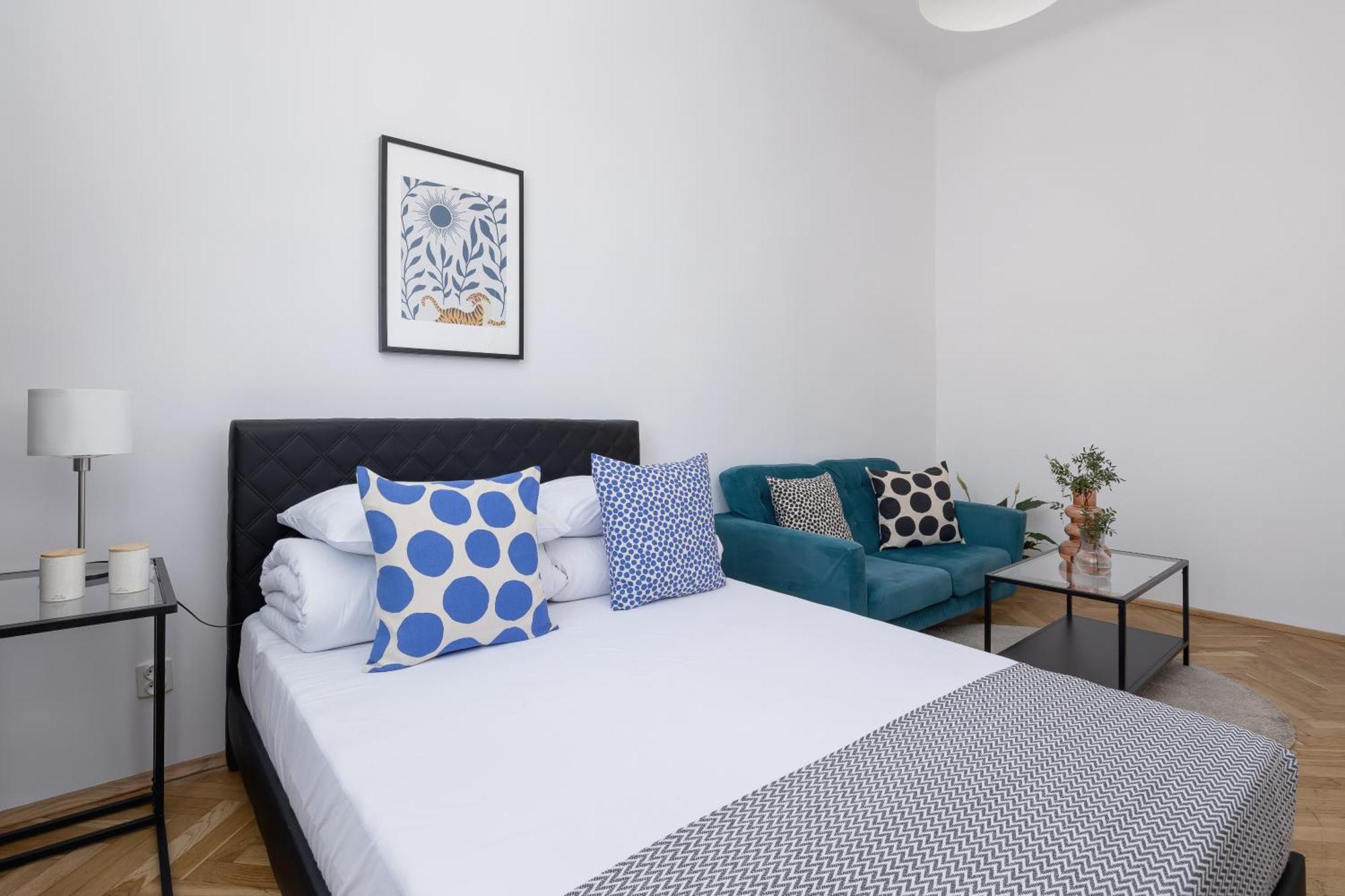 1-Bedroom Apartment - 65 Dluga Street Краків Екстер'єр фото